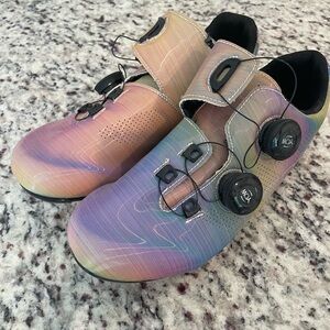 Colorful Cycling Shoes with Dial Closure
